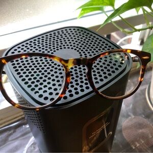 Eyeglasses .. no script I’m Looking for a different style